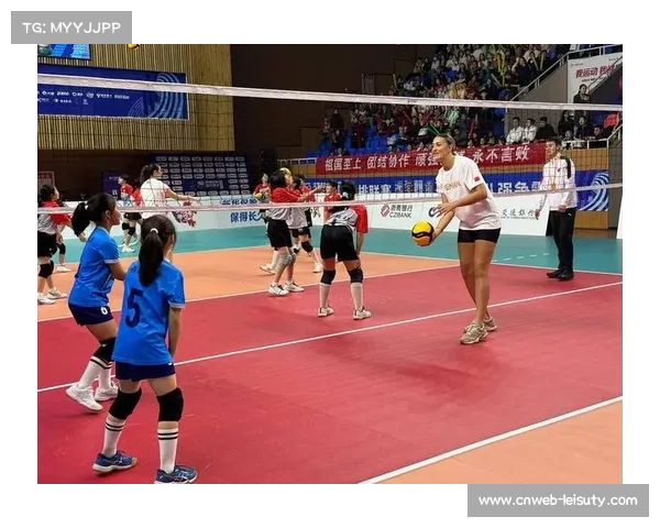 日本主攻橘井友香观战豫排联赛,称赞中国排球热情